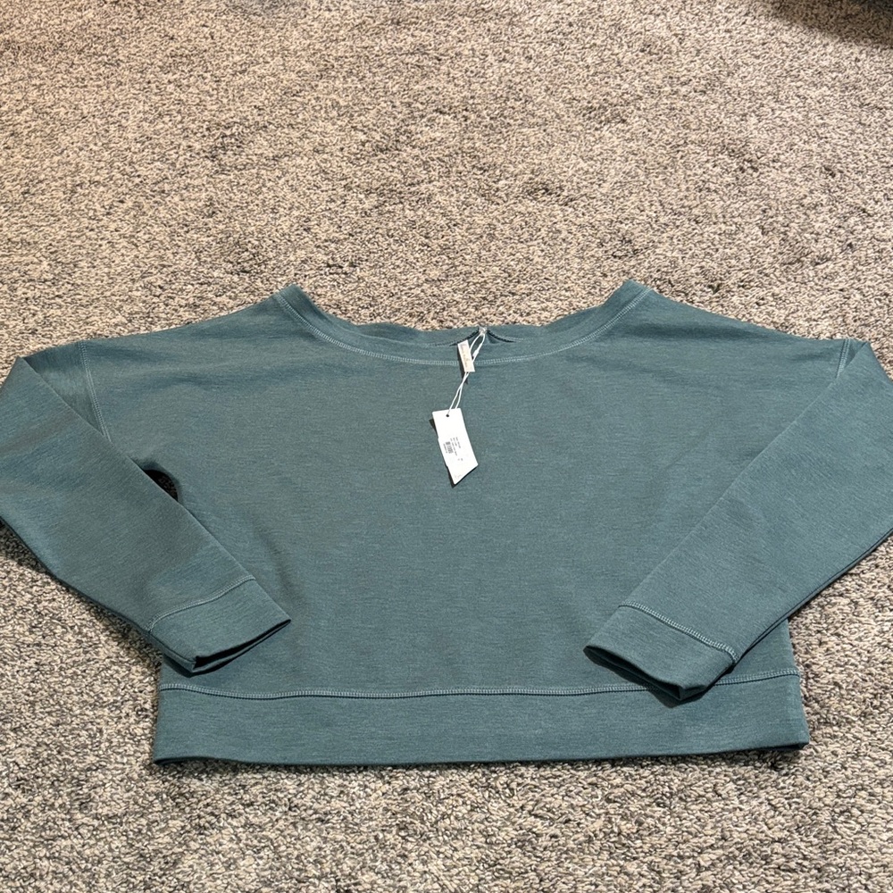 Travis Mathew l Crew Neck Top size small NWT - Picture 1 of 6